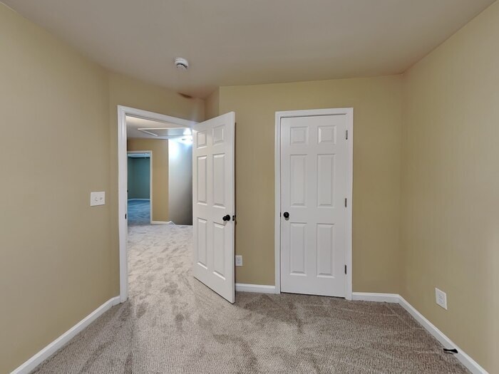 Building Photo - 255 Farm Manor Ct