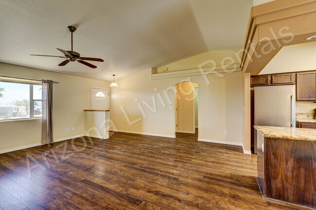 Building Photo - SOUTHSIDE HOME WITH LARGE FENCED BACKYARD