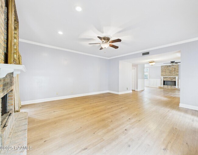 Building Photo - 523 Esplanade Dr