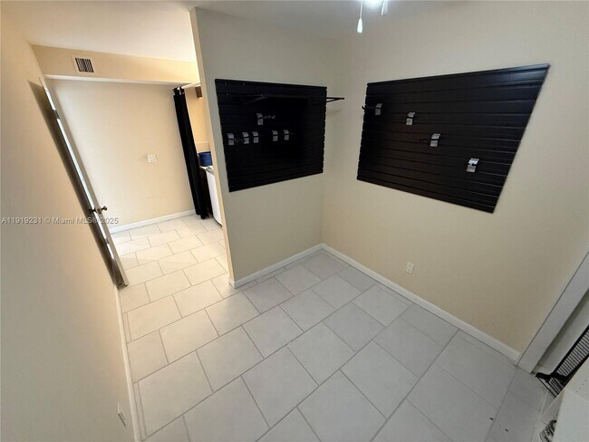 Building Photo - 1522 Whitehall Dr