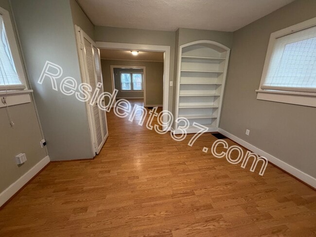 Building Photo - Spacious 3 Bed 2 bath Home