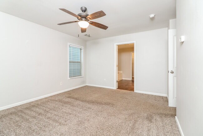 Building Photo - 275 Shaw Dr