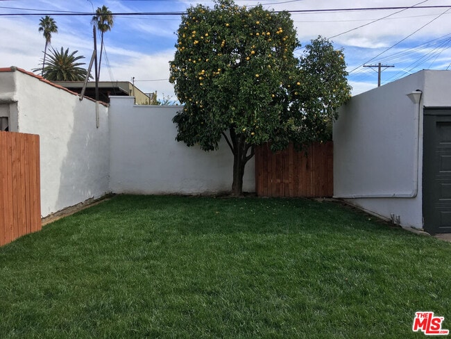 Building Photo - 1180 S Tremaine Ave