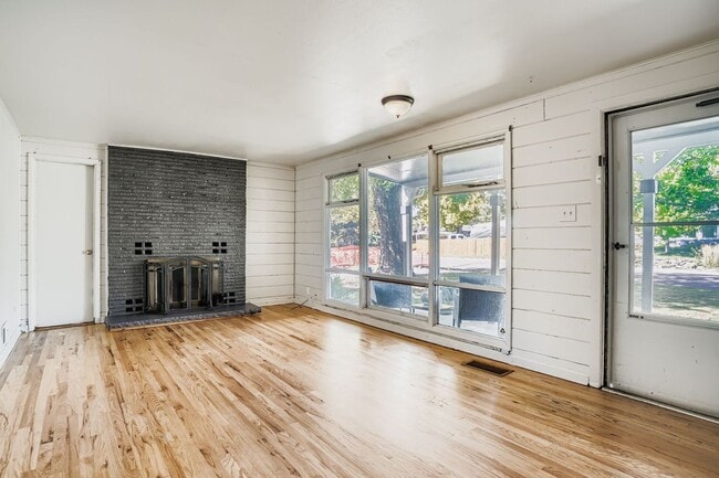 Building Photo - Charming Ranch Home with Spacious Yard and...