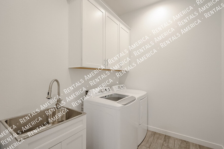 Building Photo - 3812 E Bartlett Way