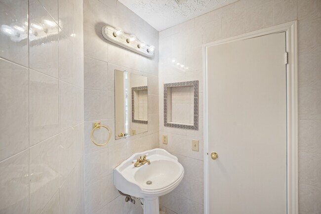 Building Photo - 13431 Klamath Falls Dr