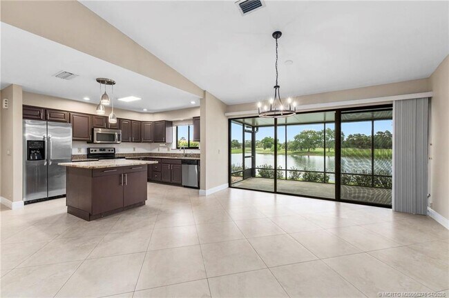 Building Photo - 3281 SW Bobalink Way