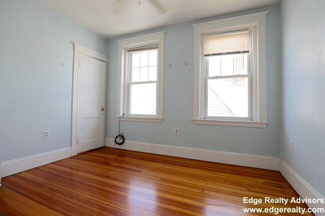 Building Photo - 55 Royal St