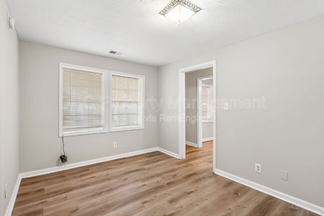 Building Photo - 1435 Lynford Dr SW