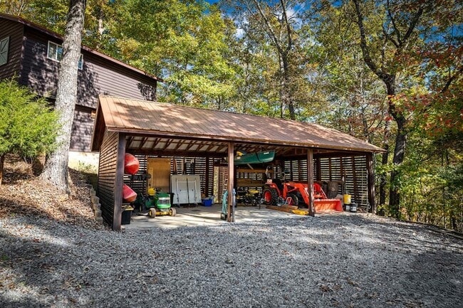 Building Photo - 212 Dogpatch Ln