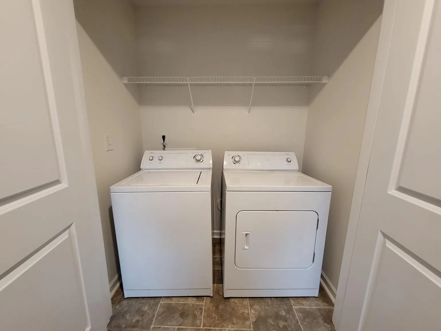 Building Photo - Room in Townhome on Guildford Hill Ln