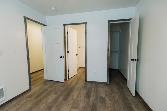 Building Photo - Newer 2 Bedroom 2 1/2 bathroom Hayden Townhome!