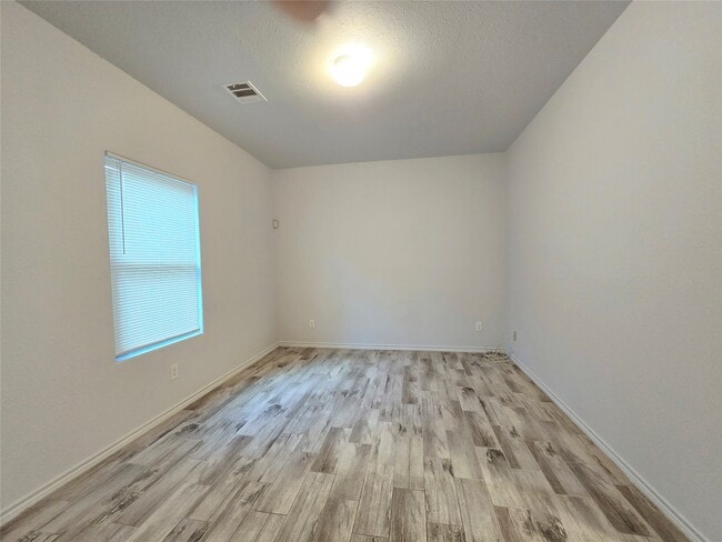Building Photo - 4410 Larkspur St
