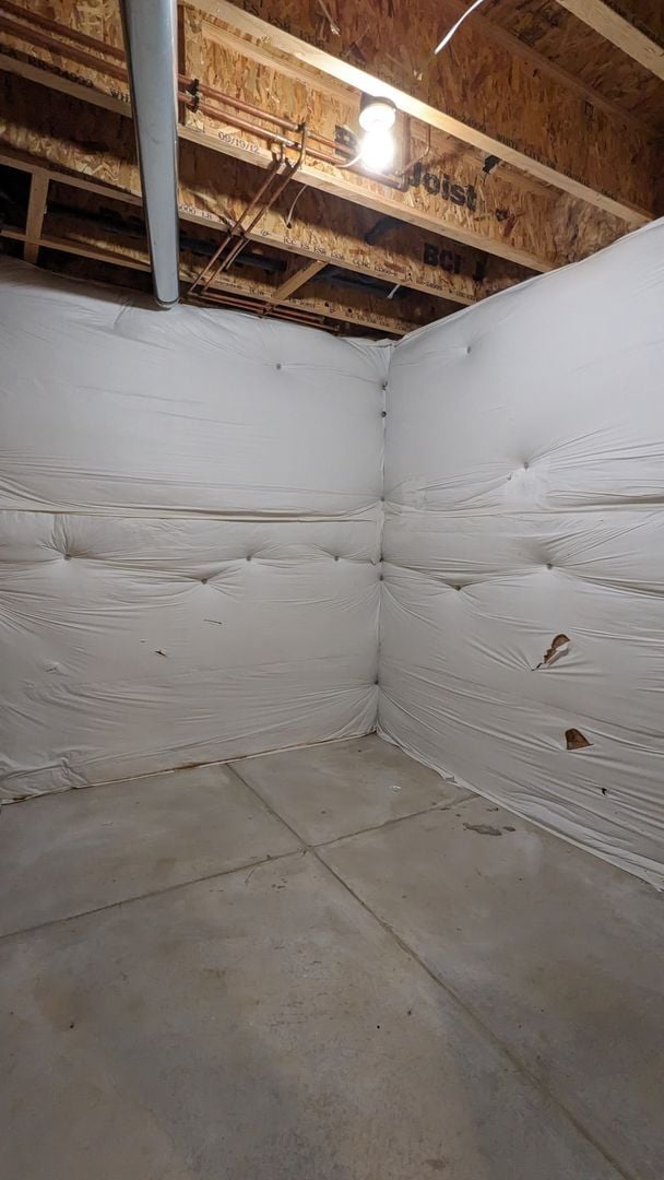 Building Photo - SPACIOUS RANCHER WITH FINISHED BASEMENT ON...