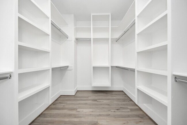 Building Photo - 602 W 28th St