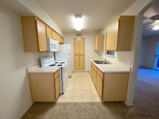 Building Photo - NW Reno Luxury Condo - Fitness Center, Poo...