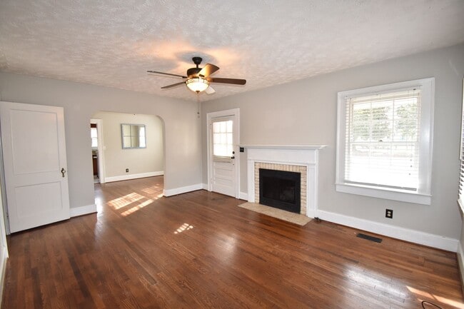 Building Photo - Coming Soon~3 Bedroom and 2 Bath Home- Bonus Room (Pets Considered)