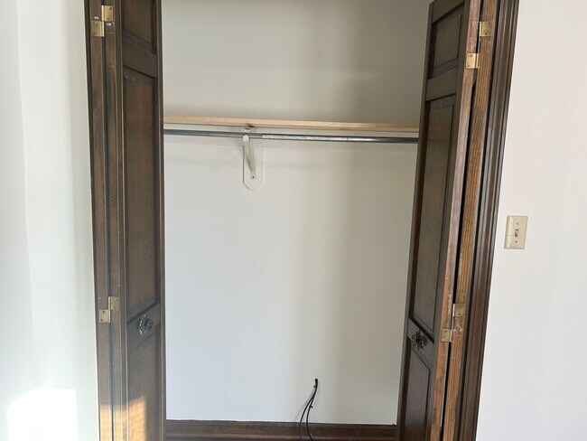 Building Photo - 3 Bed, 3 Bath, 2 Car Garage Duplex in Blue Springs