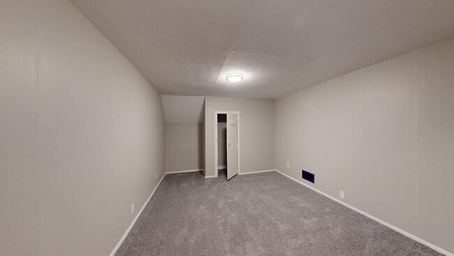 Building Photo - Cudell/West Blvd neighborhood; 4 bedroom/1...