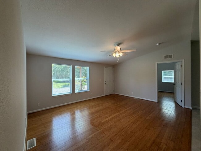Building Photo - Peaceful Living – 3 Bedroom, 2 Bath Single-Family Home