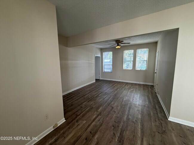 Building Photo - 2545 Oak St