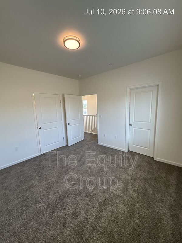 Building Photo - 725 S Pinkham St