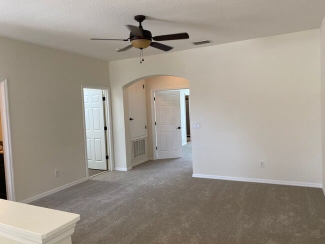 Building Photo - Gorgeous 3 bedrooms, 3.5 baths plus a LOFT...