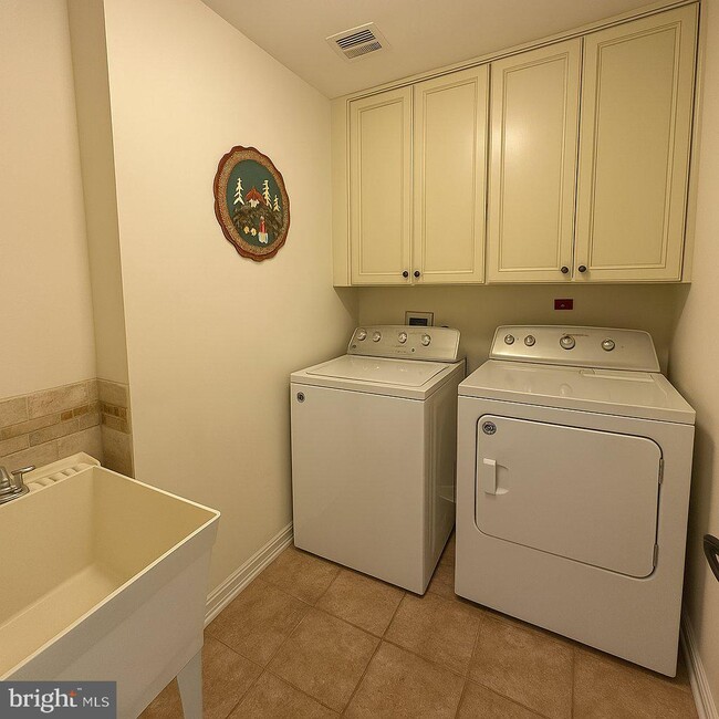 Building Photo - 9933 Box Oak Ct