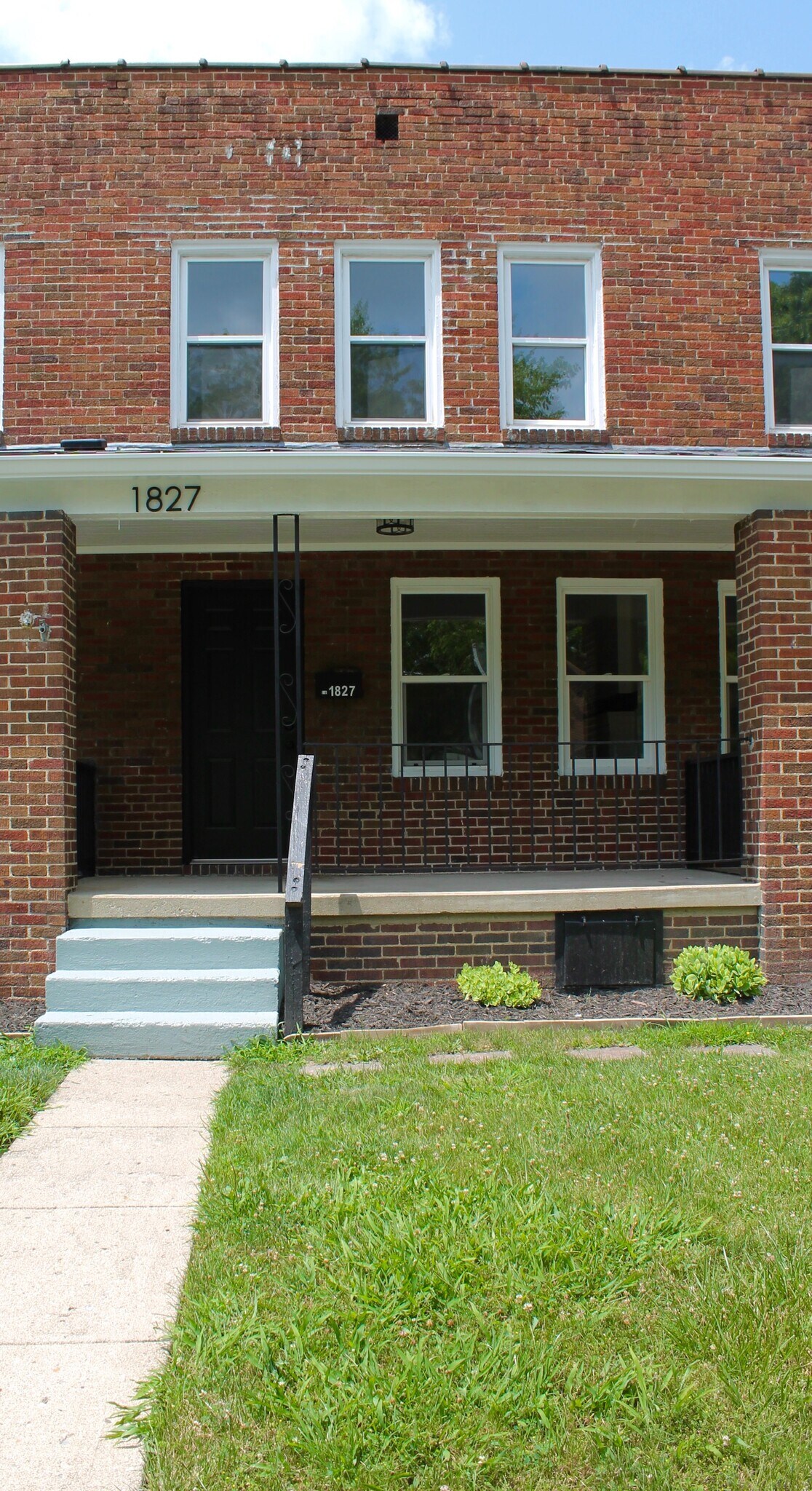 Building Photo - 1827 S Champion Ave