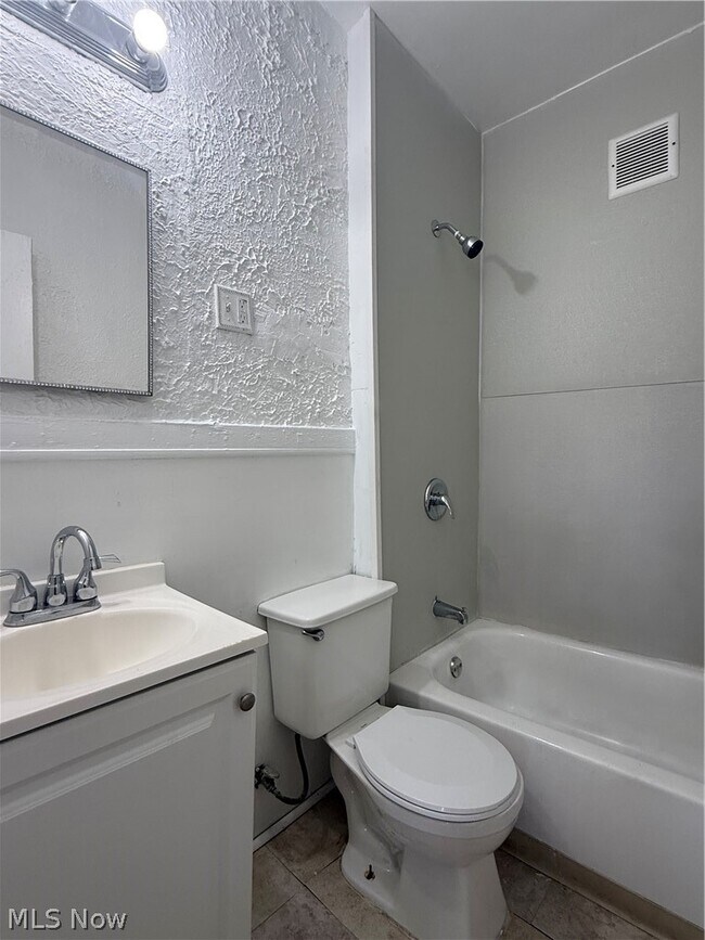 Building Photo - 1278 E 115th St