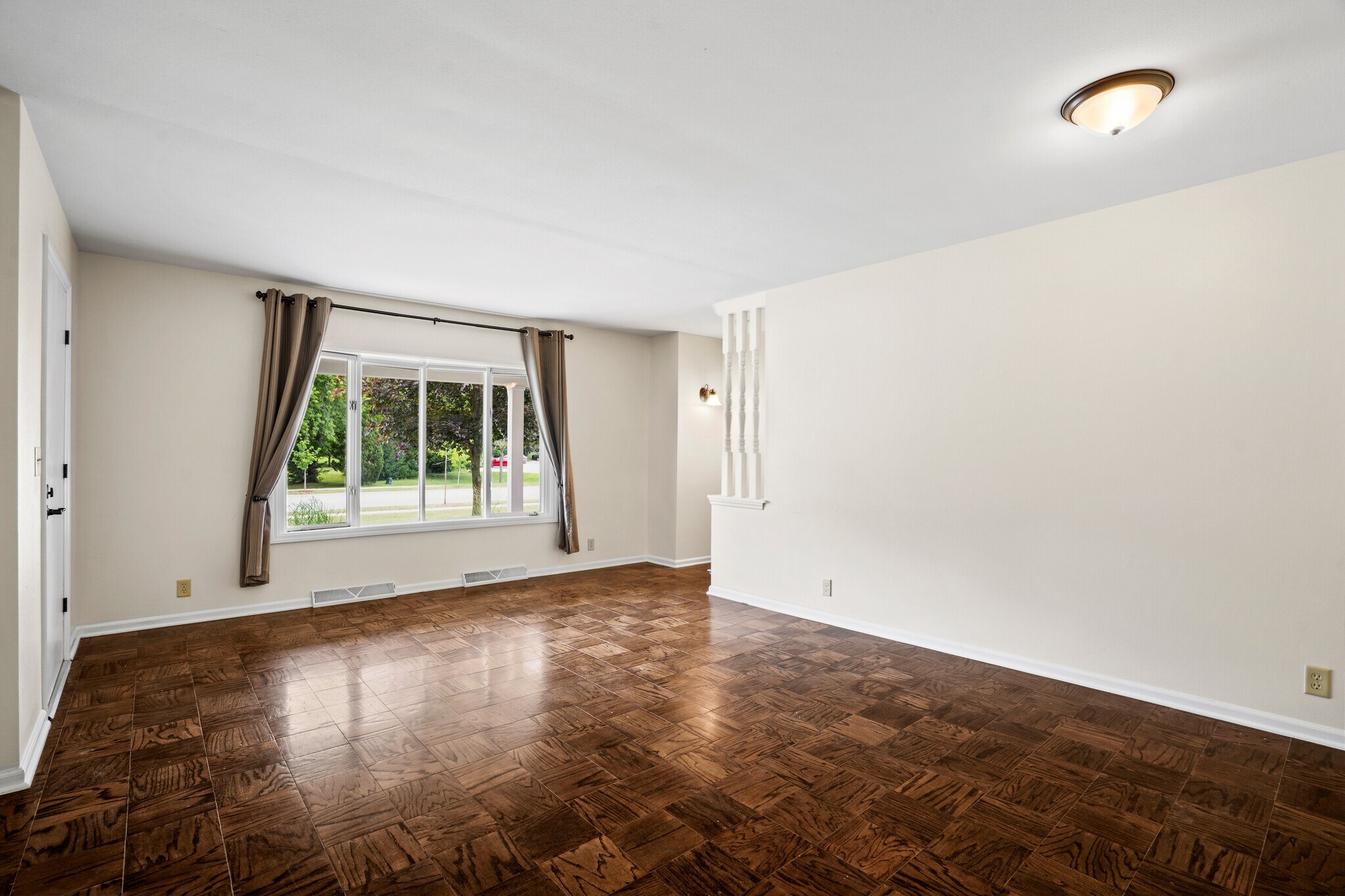 Building Photo - 853 Thackeray Trl