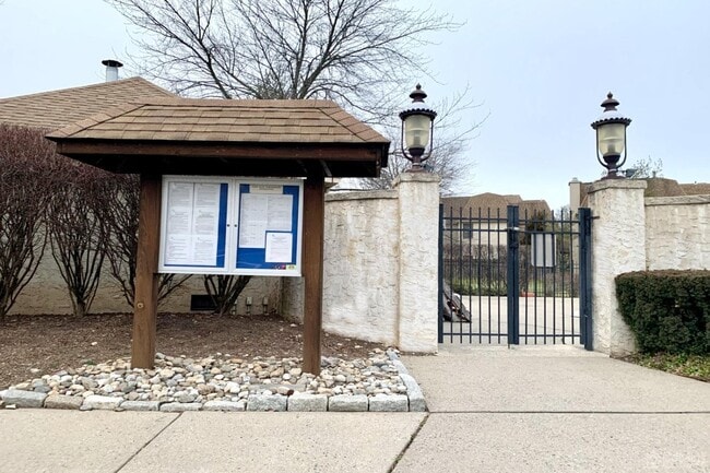 Building Photo - 81 Park Gate Dr