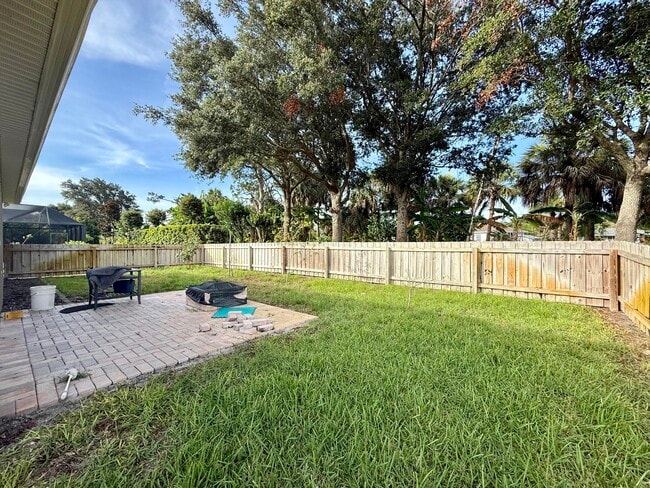 Building Photo - 5997 Ridge Lake Cir