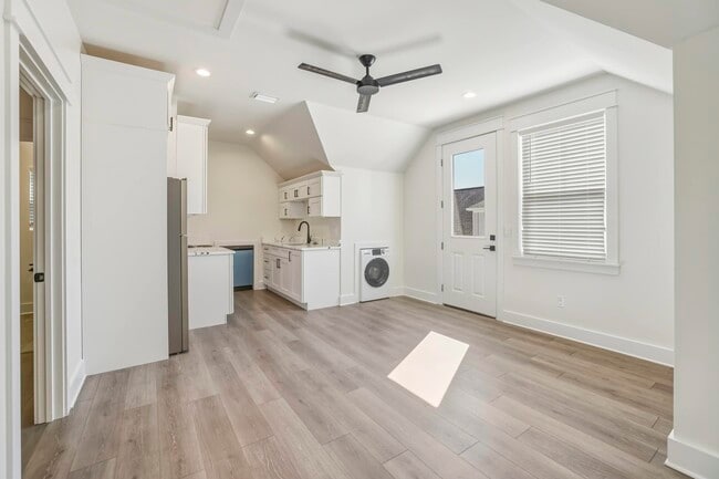 Building Photo - 4056 Biltmore Ave