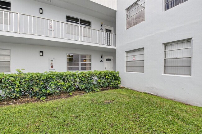 Building Photo - 111 Normandy Ln