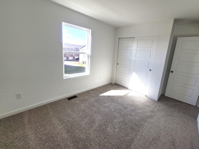 Building Photo - 6550 Linden Trl