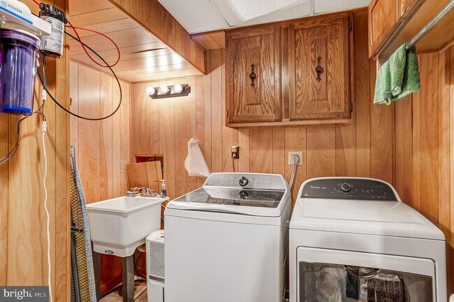 Building Photo - 6302 Shiplett Blvd