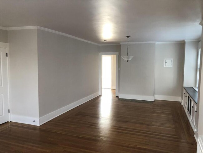 Building Photo - 5710 Woodmont St