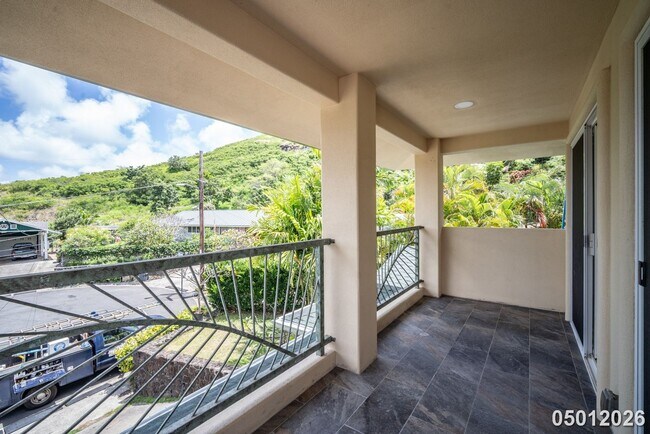 Building Photo - Available Now! Studio / 1 BA / 1 Parking stall in Kailua
