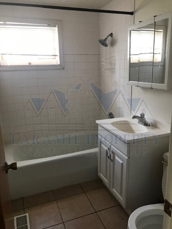 Building Photo - 529 E Spring Creek Dr