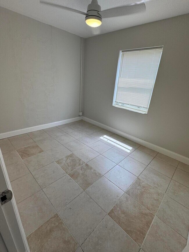 Building Photo - 1508 NW 1st Ave