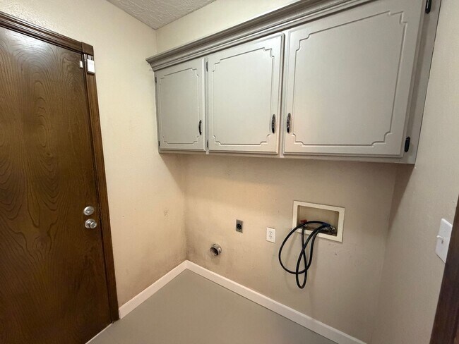 Building Photo - Beautiful 3bed/2.5bath Updated Westside Norman Home Available for Rent!