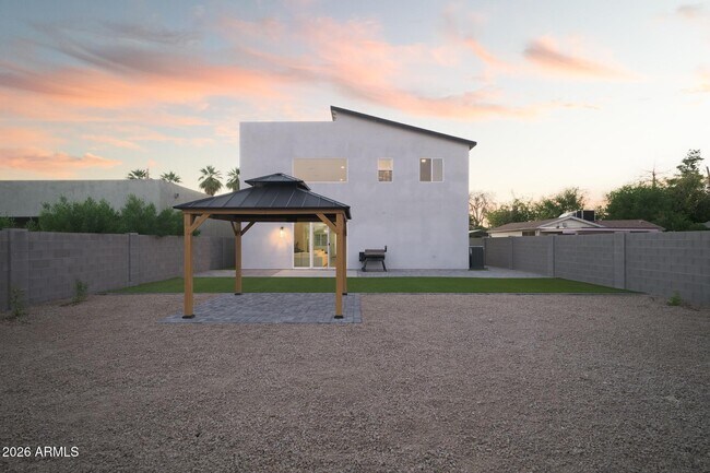 Building Photo - 2821 N 28th Pl