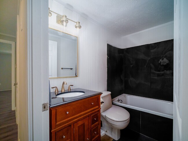 Building Photo - "Charming 3-Bedroom Retreat in Kings Mountain - Cozy 1050 sqft Home!"