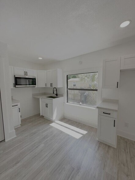 Building Photo - 2222 10th St S