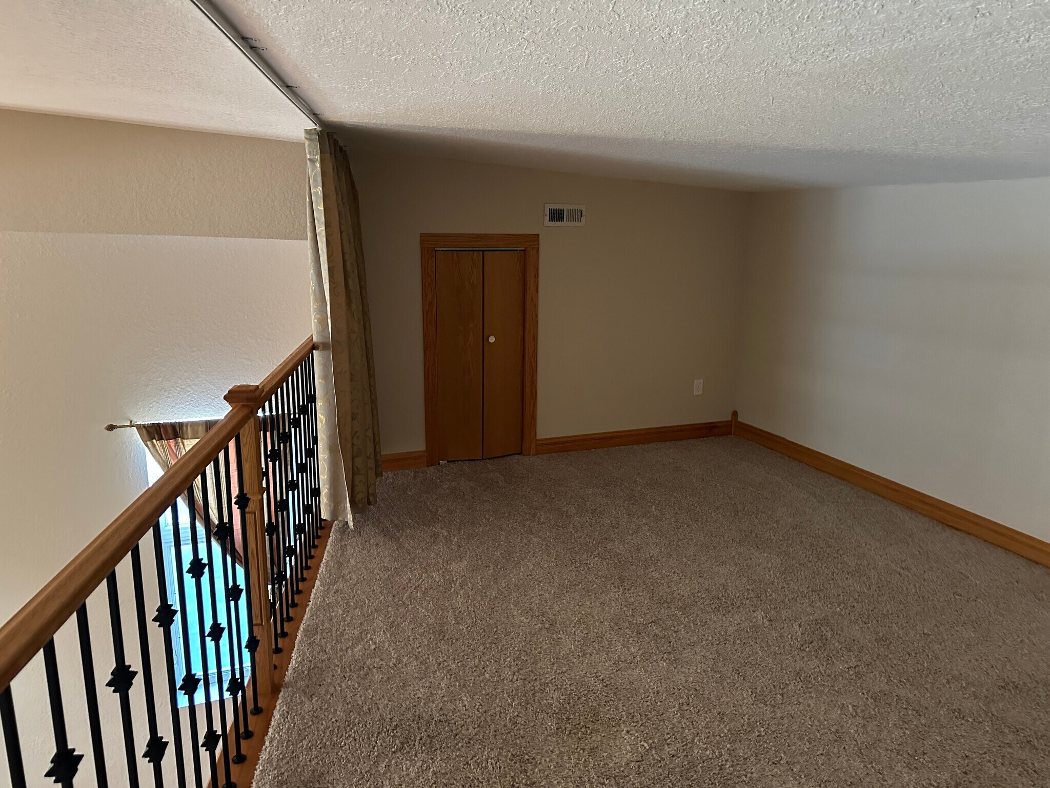 Building Photo - 419 E Grand Ave