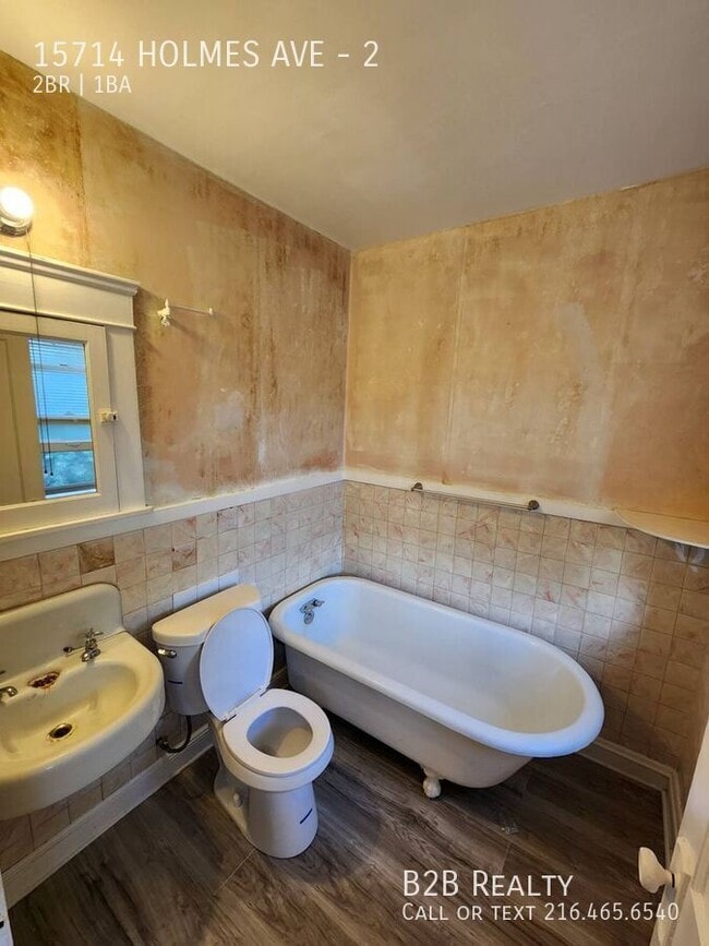 Building Photo - 15714 Holmes Ave