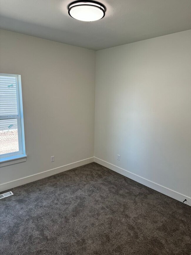 Building Photo - TWIN HOME FOR RENT IN SUGAR CITY - 3 BEDROOMS 2 FULL BATHROOMS