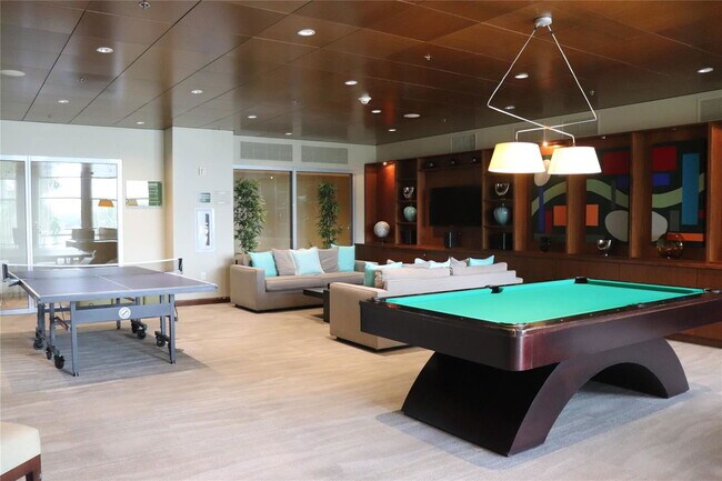 Building Photo - 2681 N Flamingo Rd