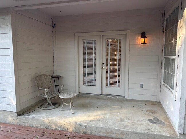 Building Photo - 2909 Yandall Dr